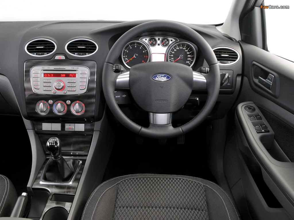 Pictures of Ford Focus 5-door ZA-spec 2009–10 (1024 x 768)
