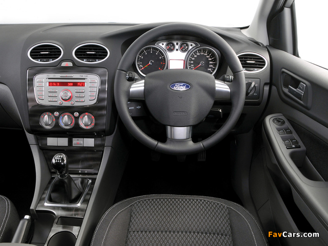 Pictures of Ford Focus 5-door ZA-spec 2009–10 (640 x 480)