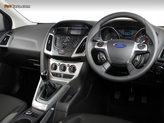Pictures of Ford Focus 5-door ZA-spec 2011 (640 x 480)