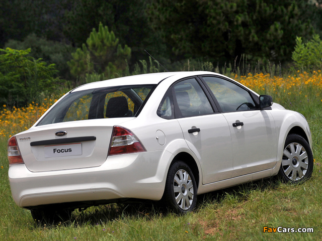 Ford Focus Sedan ZA-spec 2009–10 wallpapers (640 x 480)
