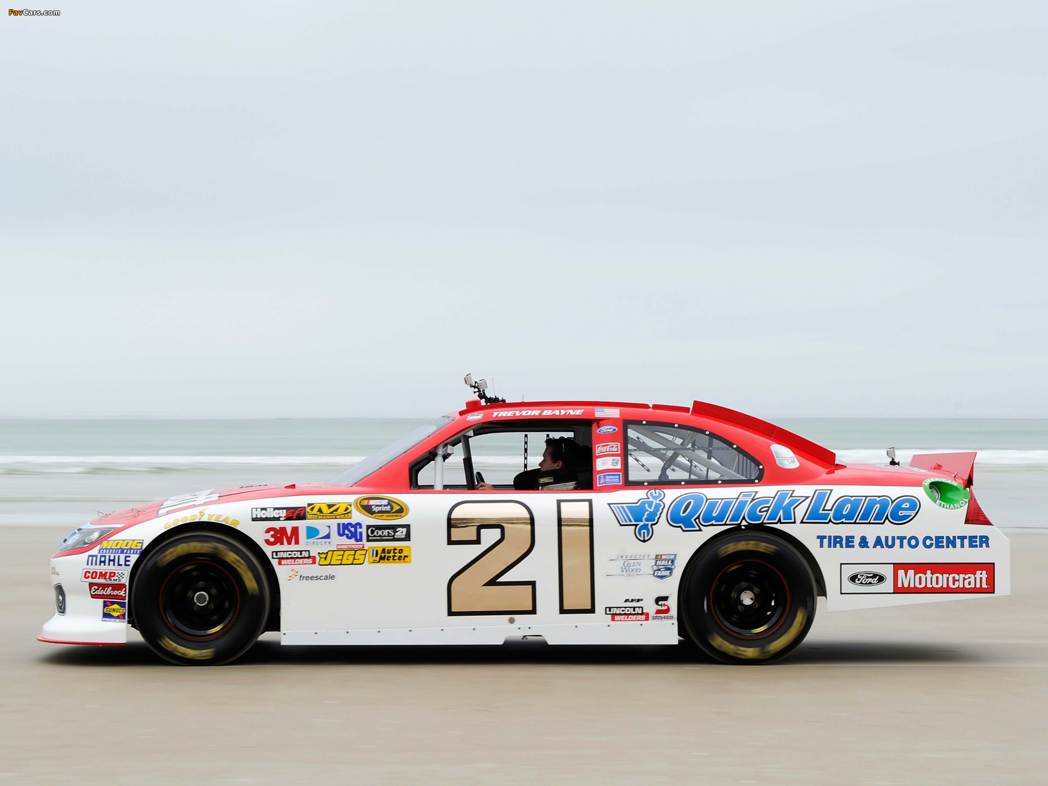 Images of Ford Fusion NASCAR Sprint Cup Series Race Car 2009–12 (2048 x 1536)
