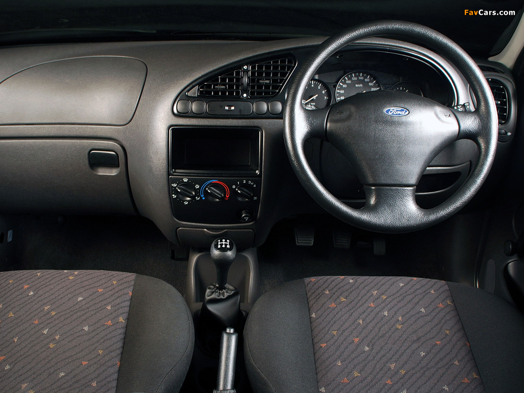 Ford Ikon ZA-spec 2003–06 pictures (1024 x 768)