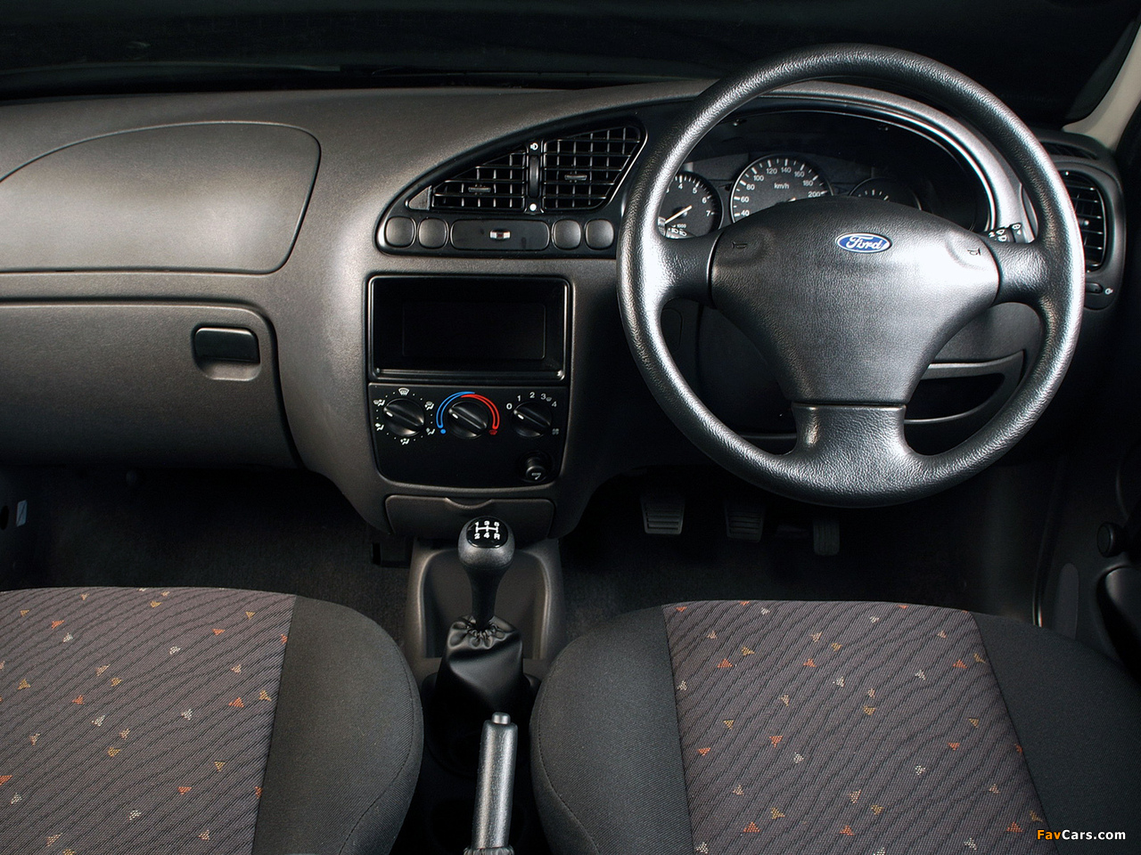 Ford Ikon ZA-spec 2003–06 pictures (1280 x 960)