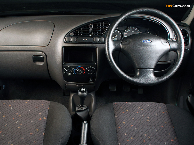 Ford Ikon ZA-spec 2003–06 pictures (800 x 600)