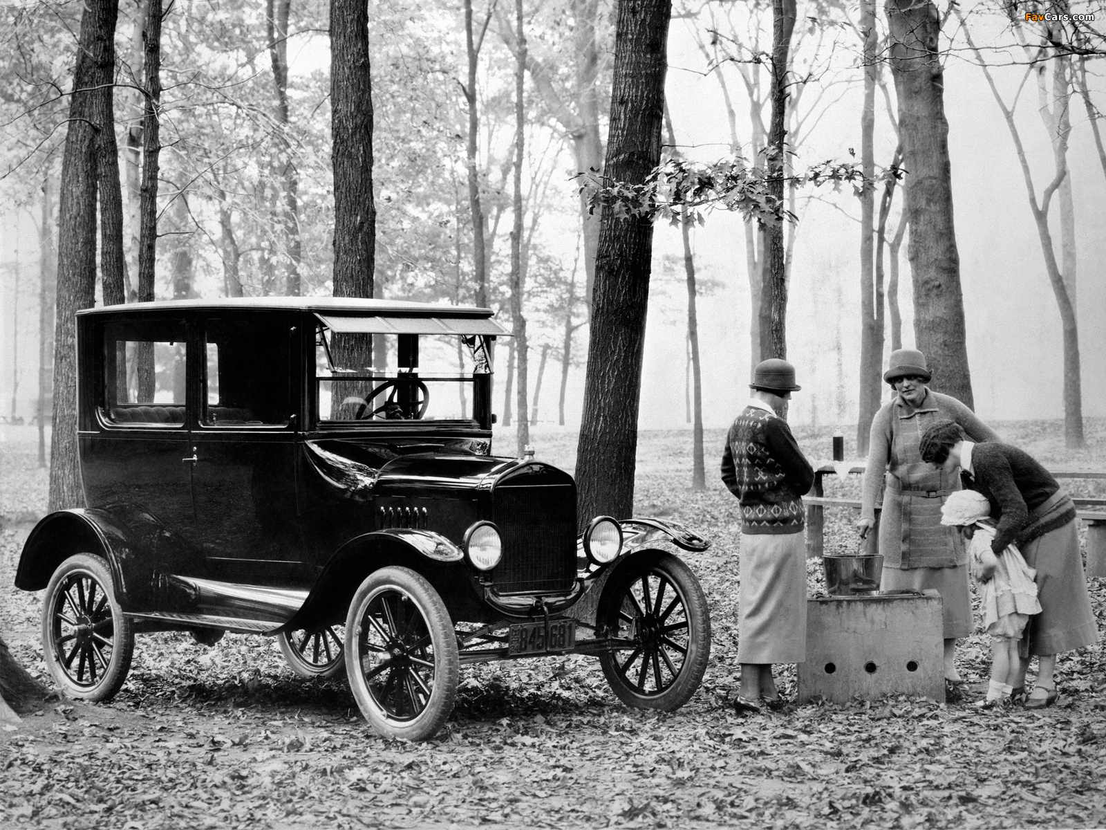 Pictures of Ford Model T Tudor Sedan 1923–25 (1600 x 1200)