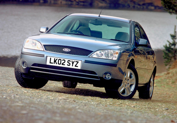 Photos of Ford Mondeo Sedan UK-spec 2000–04
