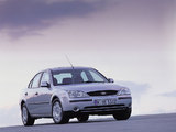 Photos of Ford Mondeo Sedan 2000–04