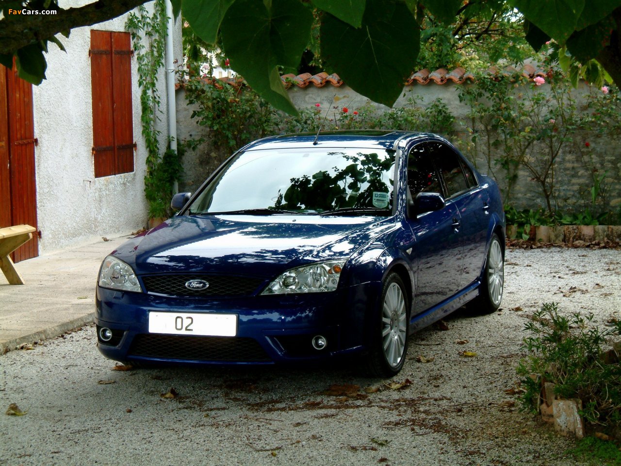Pictures of Ford Mondeo ST220 Sedan UK-spec 2002–04 (1280 x 960)