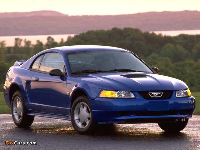 Photos of Mustang GT Coupe 1998–2004 (640 x 480)