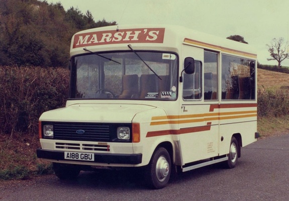 Photos of Ford Transit Coach UK-spec 1978–86