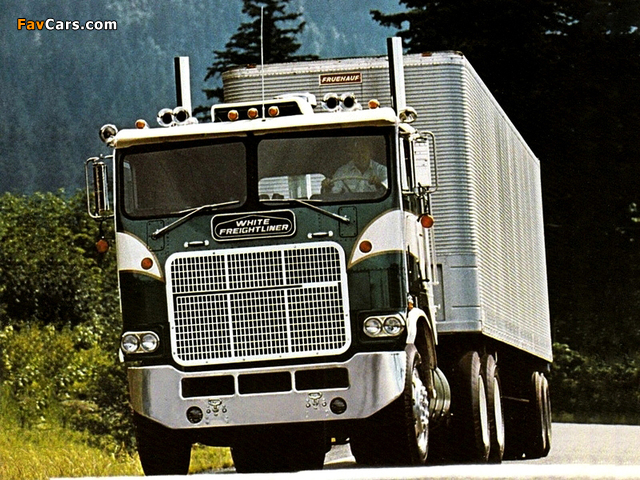 Images of White-Freightliner Powerliner 1975 (640 x 480)