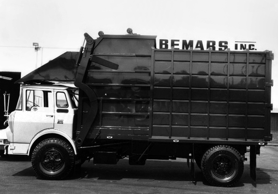 GMC L4000 Garbage Truck 1964 pictures