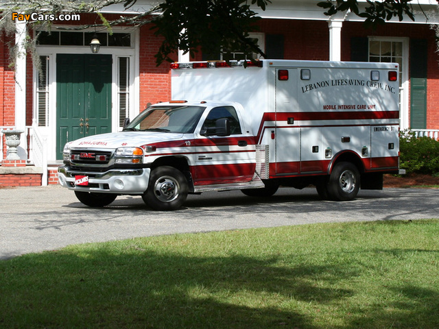 Pictures of GMC Sierra 3500 HD Ambulance 2004–06 (640 x 480)