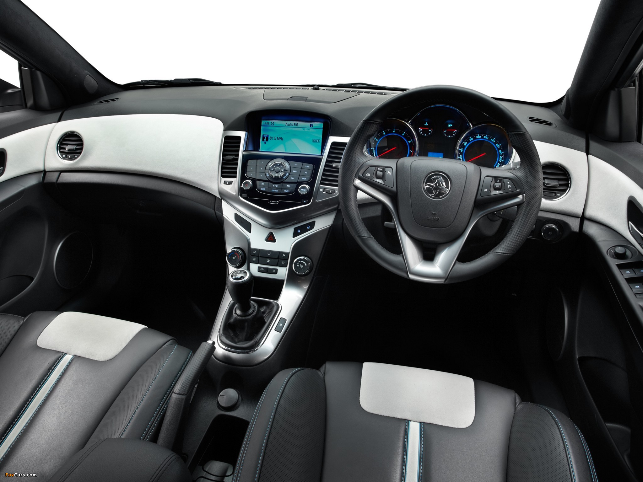 Images of Holden Cruze Hatchback (JH) 2011–13 (2048 x 1536)