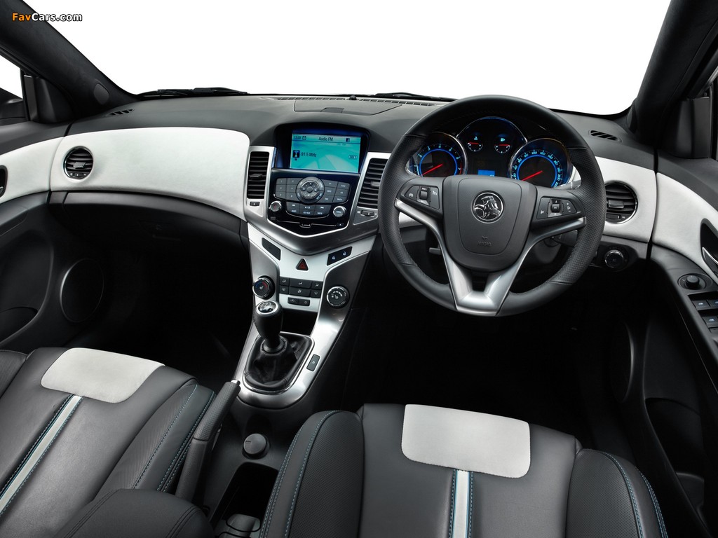 Images of Holden Cruze Hatchback (JH) 2011–13 (1024 x 768)