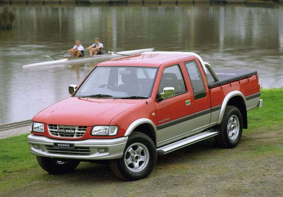 Images of Holden Rodeo LT Sport Space Cab 2000–03