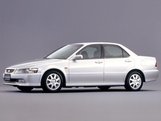 Photos of Honda Accord 2.0 VTS Sedan JP-spec (CF4) 1997–2000