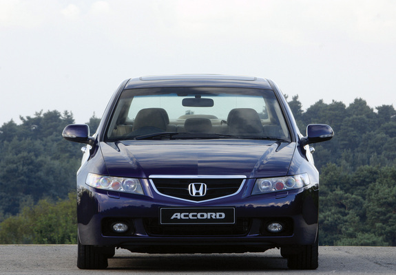 Photos of Honda Accord Sedan UK-spec (CL) 2003–06