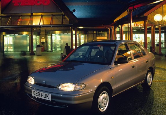 Hyundai Accent Sedan UK-spec 1994–96 photos