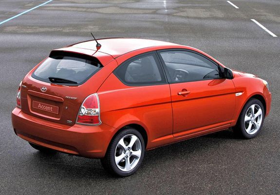 Hyundai Accent 3-door 2006–07 photos