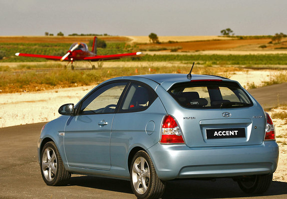 Hyundai Accent 3-door 2006–07 photos