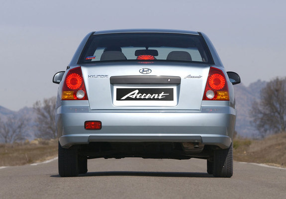 Photos of Hyundai Accent Sedan 2003–06