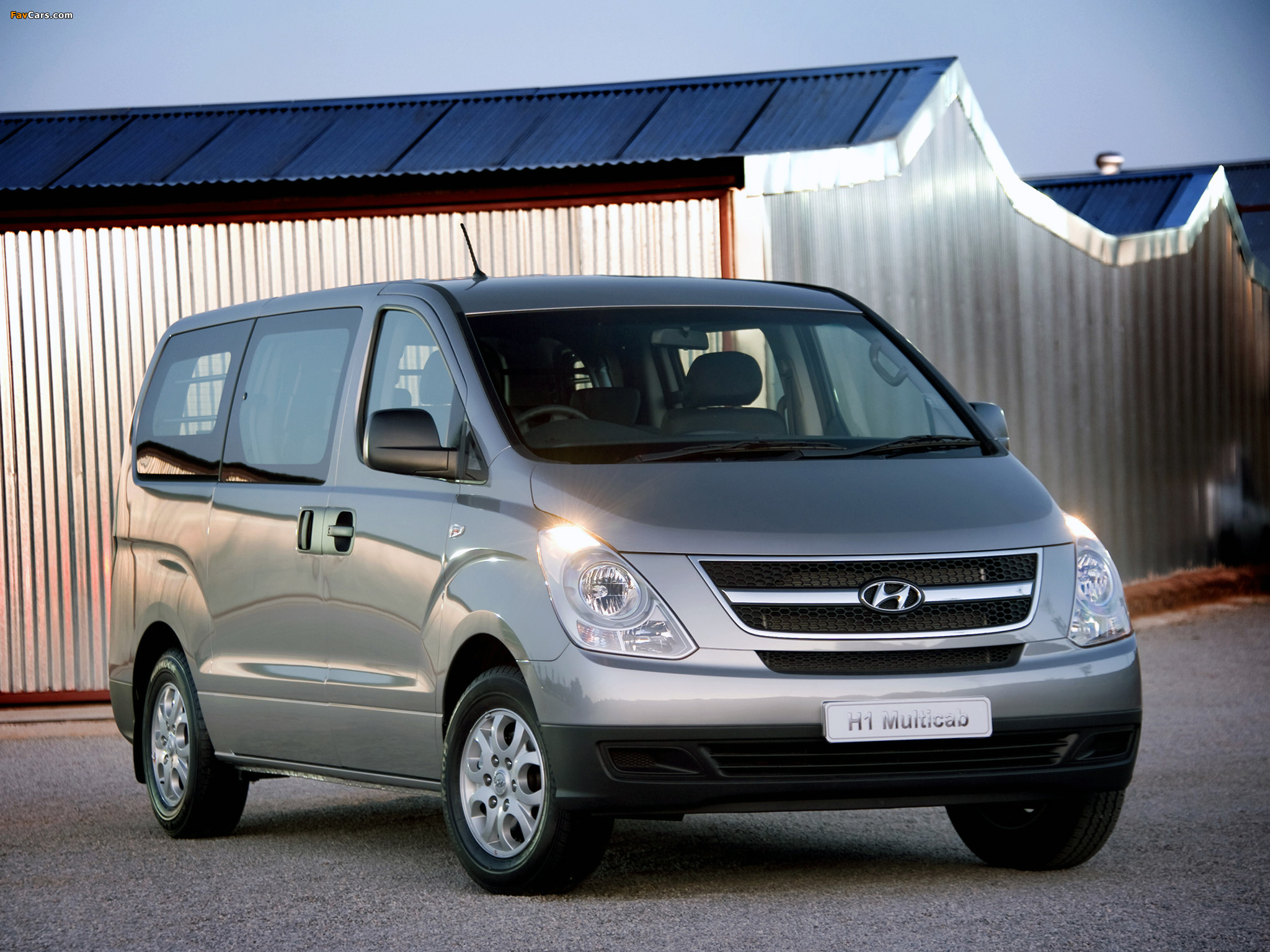 Купить хундай н. Hyundai h-1. Хендай Старекс h1 2012. Hyundai h1 2021. Hyundai h1 Minivan.