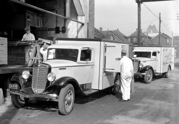 1934–37 International C-30 Refrigerator Truck images