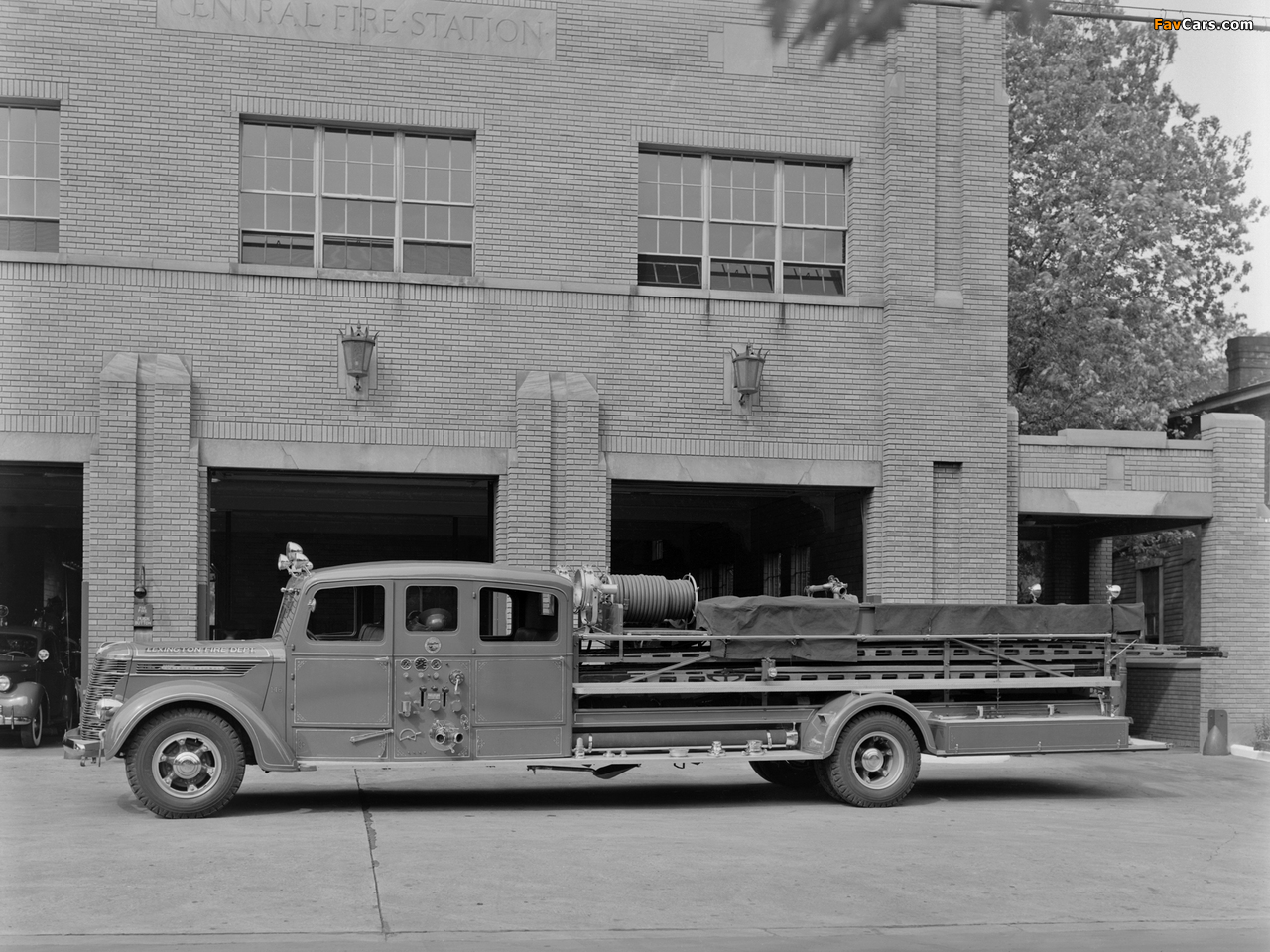 International D-Series Firetruck 1941 pictures (1280 x 960)
