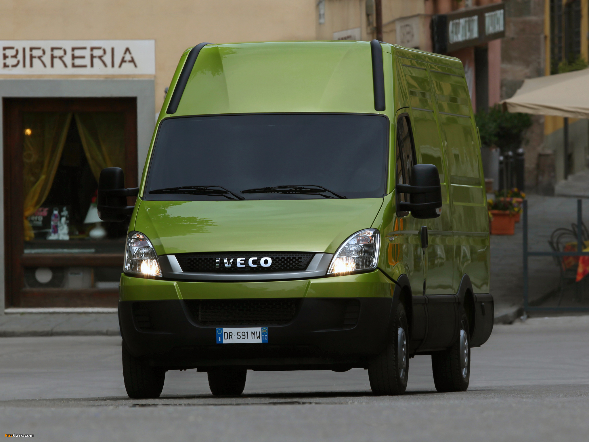 Iveco EcoDaily Van 2009–11 photos (2048 x 1536)