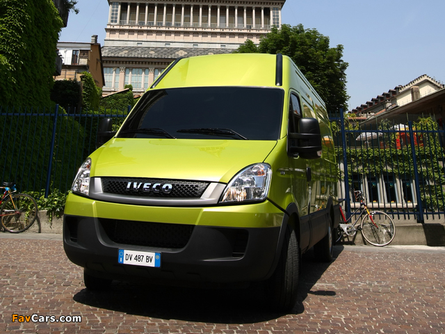 Iveco EcoDaily Van 2009–11 pictures (640 x 480)