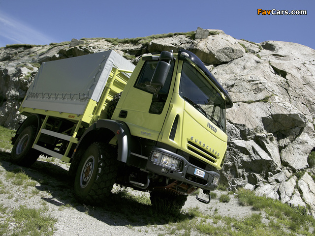 Iveco EuroCargo 4x4 2004–08 wallpapers (640 x 480)