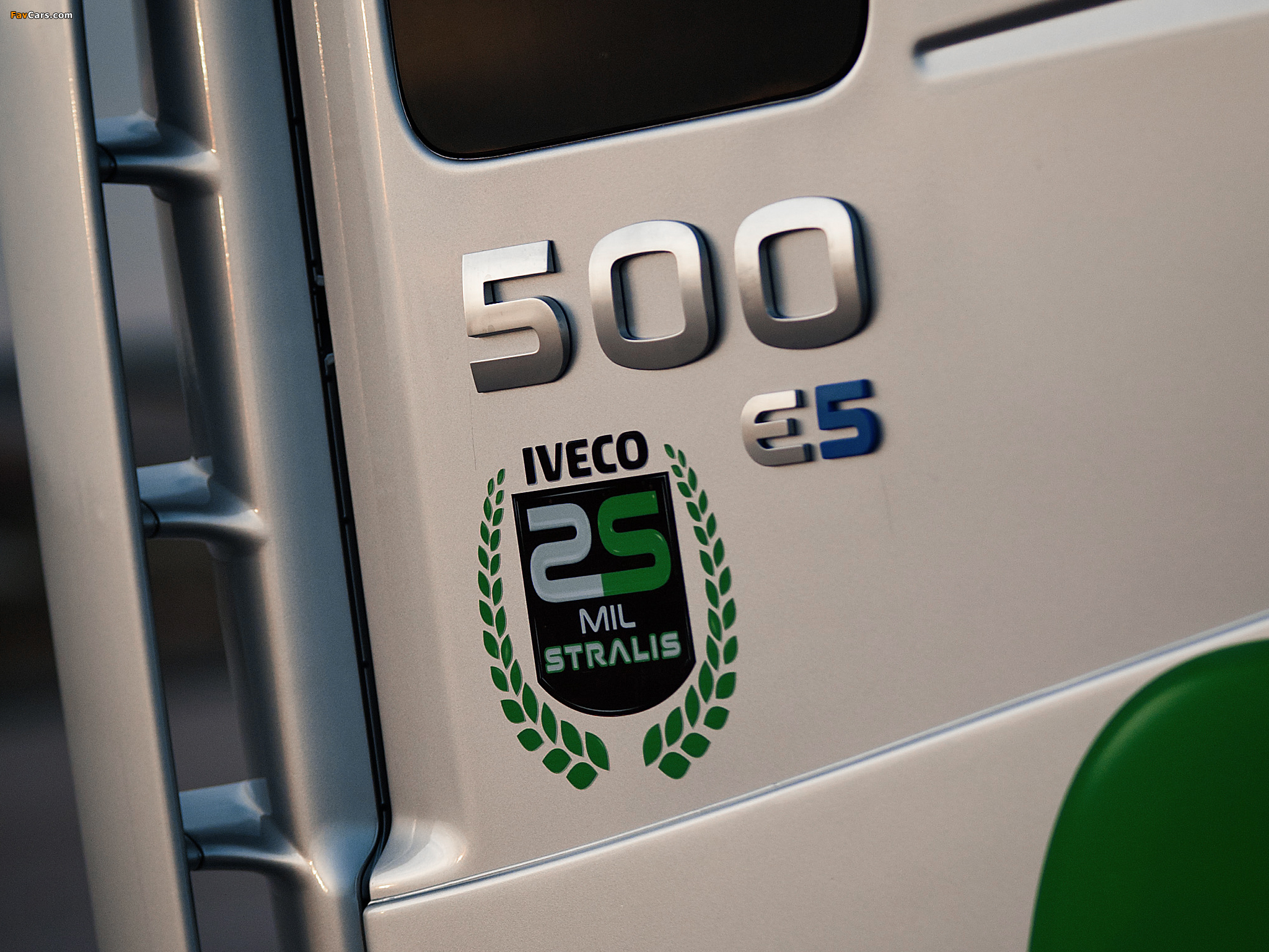 Iveco Stralis 500 25.000 4x2 2012 wallpapers (2048 x 1536)