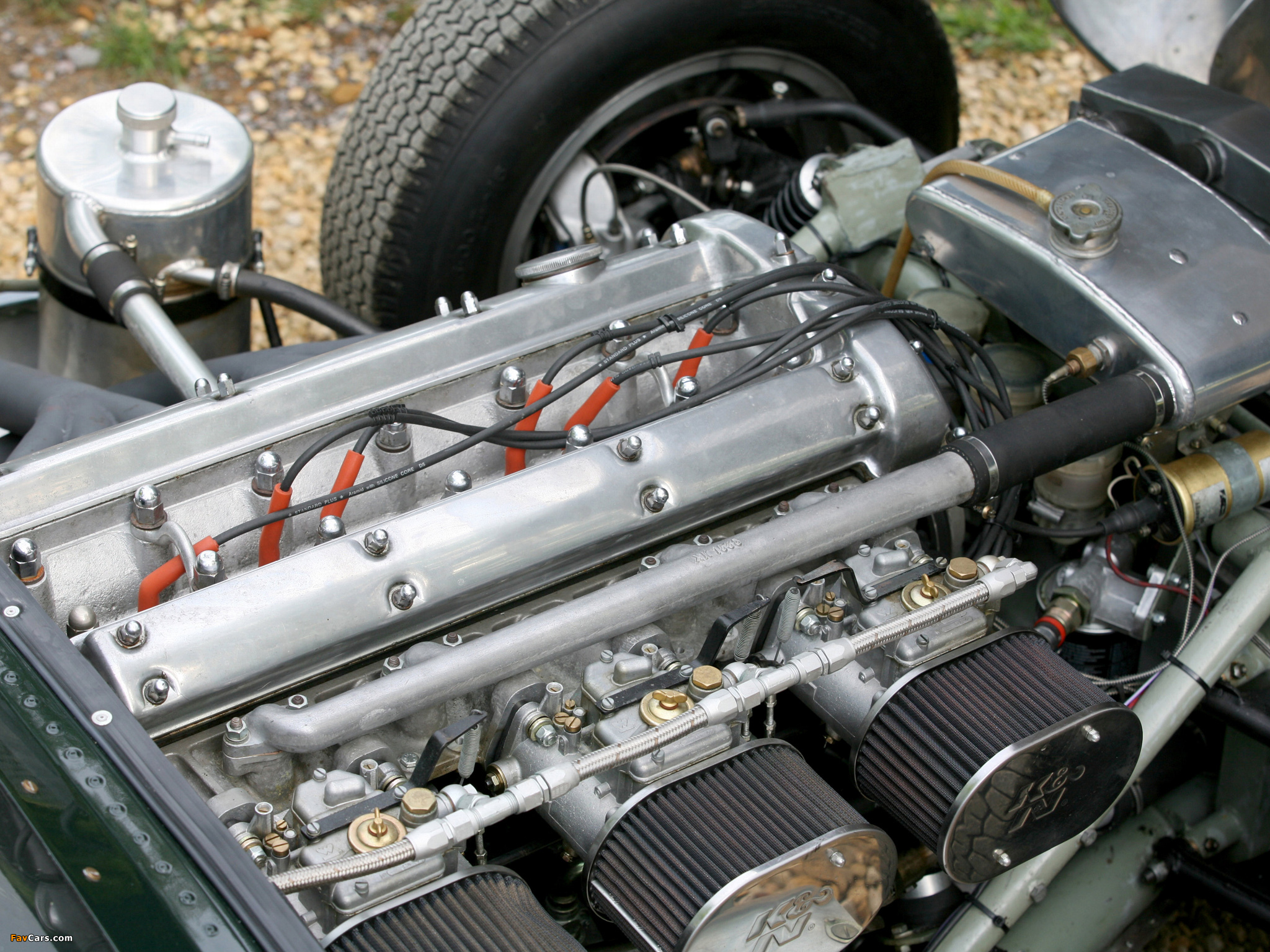 Двигателя шторм. Lister Storm двигатель. Jaguar 1959 Costin Roadster. Costin Roadster. Родстер мотор.