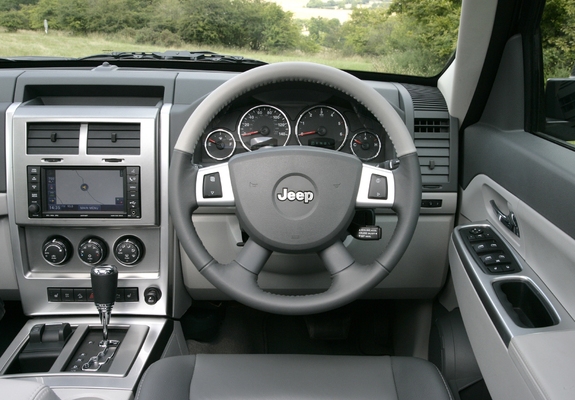 Images of Jeep Cherokee Limited RD UK-spec (KK) 2007