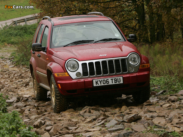Photos of Jeep Cherokee Limited UK-spec (KJ) 2005–07 (640 x 480)