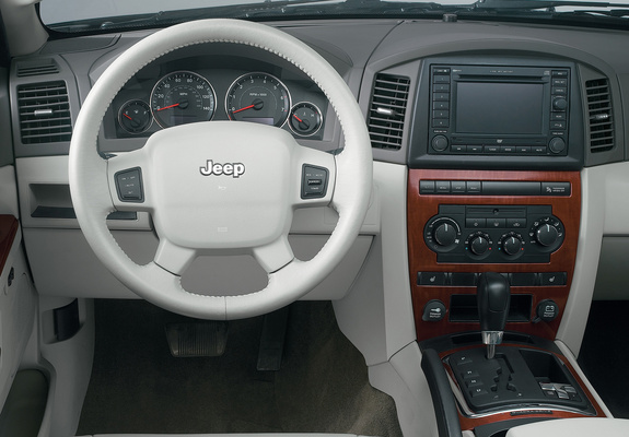 Images of Jeep Grand Cherokee 5.7 Limited (WK) 2005–10