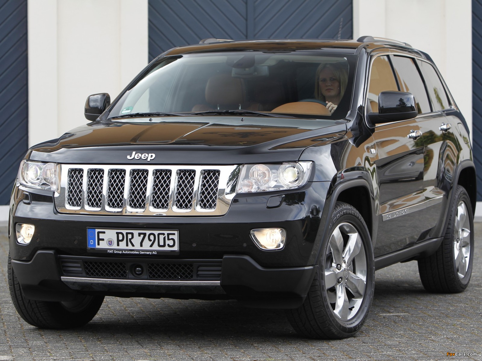 Images of Jeep Grand Cherokee Overland Summit EU-spec (WK2) 2011–13 (1600 x 1200)