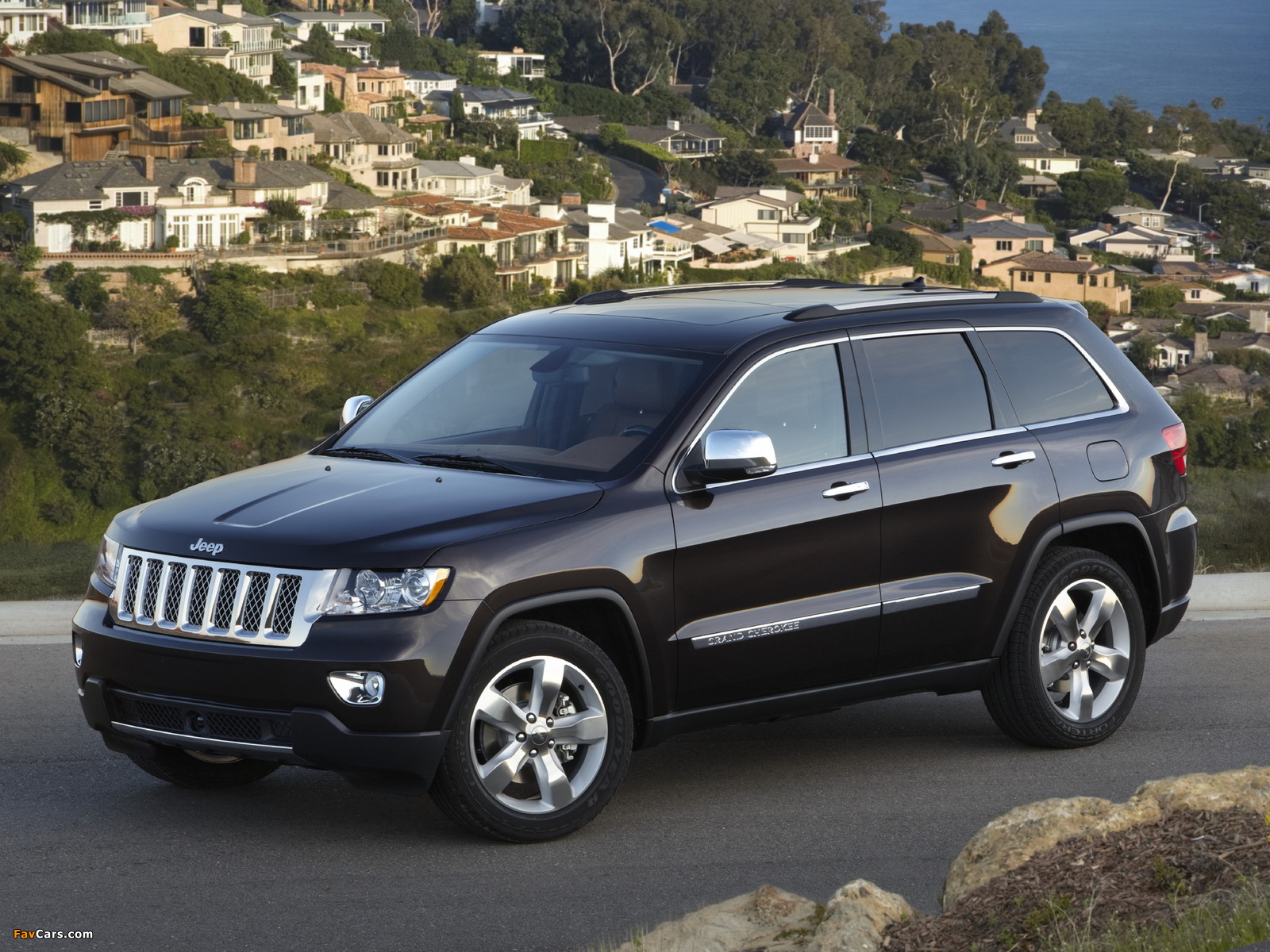 Pictures of Jeep Grand Cherokee Overland Summit (WK2) 2011–13 (1600 x 1200)