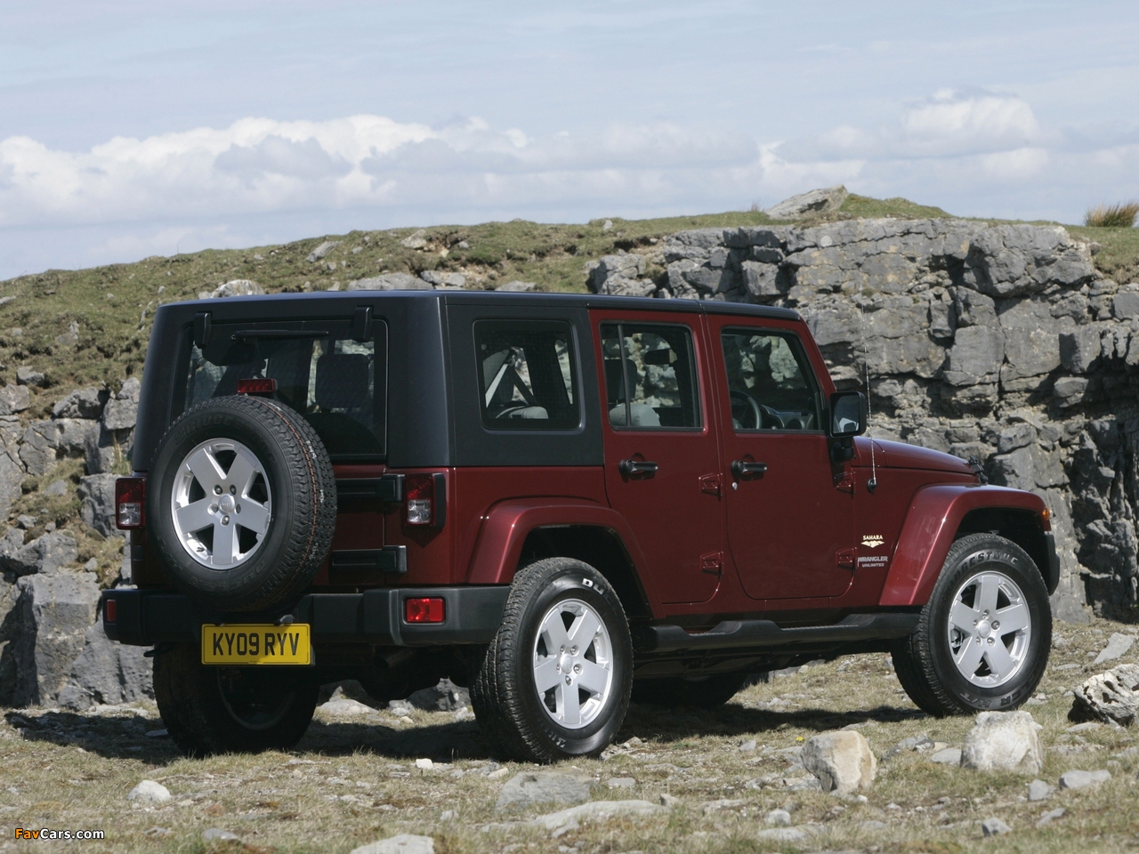 Jeep Wrangler Unlimited Sahara UK-spec (JK) 2007–11 pictures (1280 x 960)
