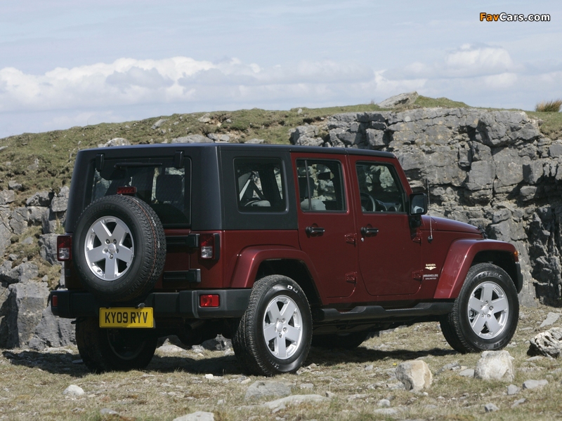 Jeep Wrangler Unlimited Sahara UK-spec (JK) 2007–11 pictures (800 x 600)