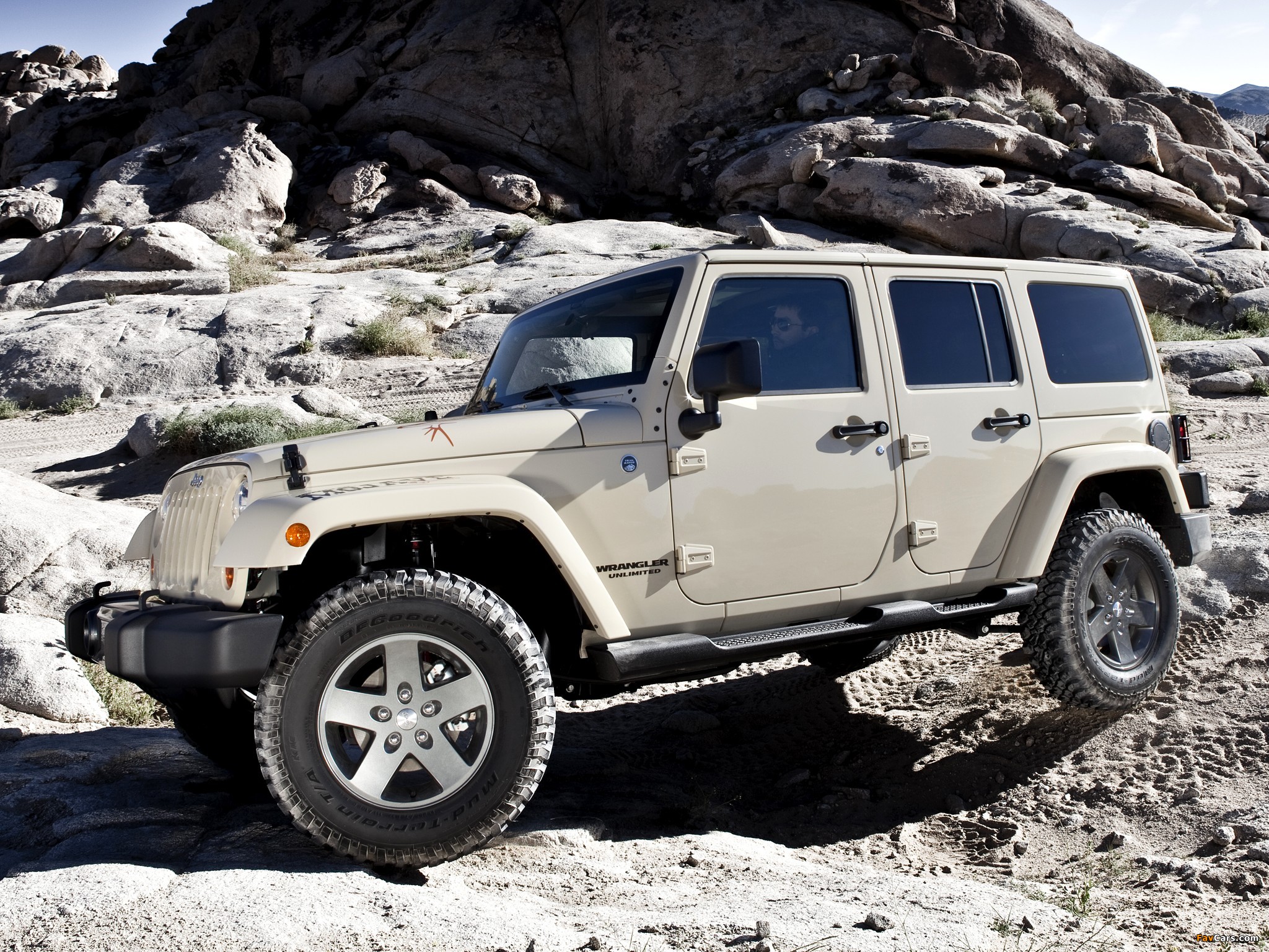 Jeep Wrangler Unlimited Mojave (JK) 2011 wallpapers (2048 x 1536)