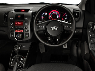 Kia Cerato Hatchback AU-spec (TD) 2012–13 photos