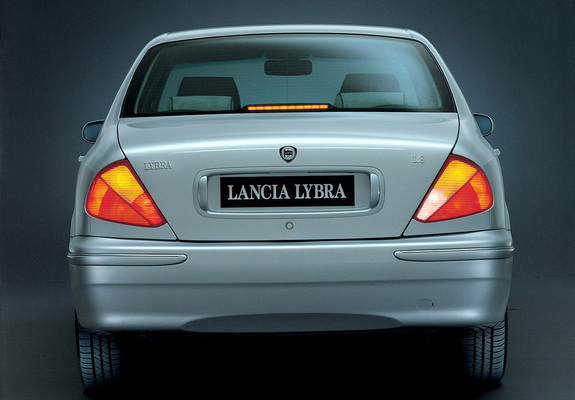 Lancia Lybra 1999–2005 pictures