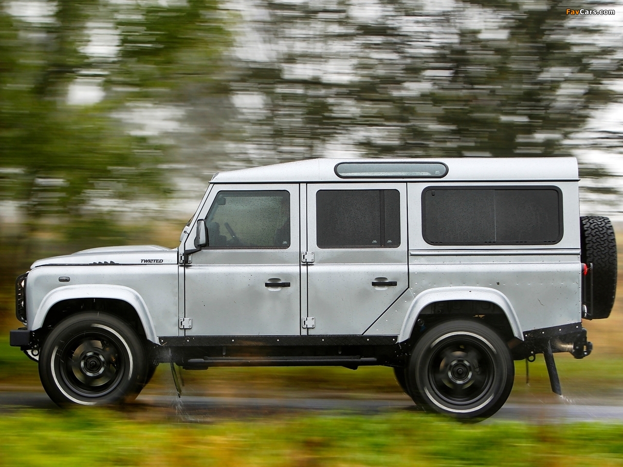 Images of Twisted Land Rover Defender 110 Station Wagon French Edition 2012 (1280 x 960)