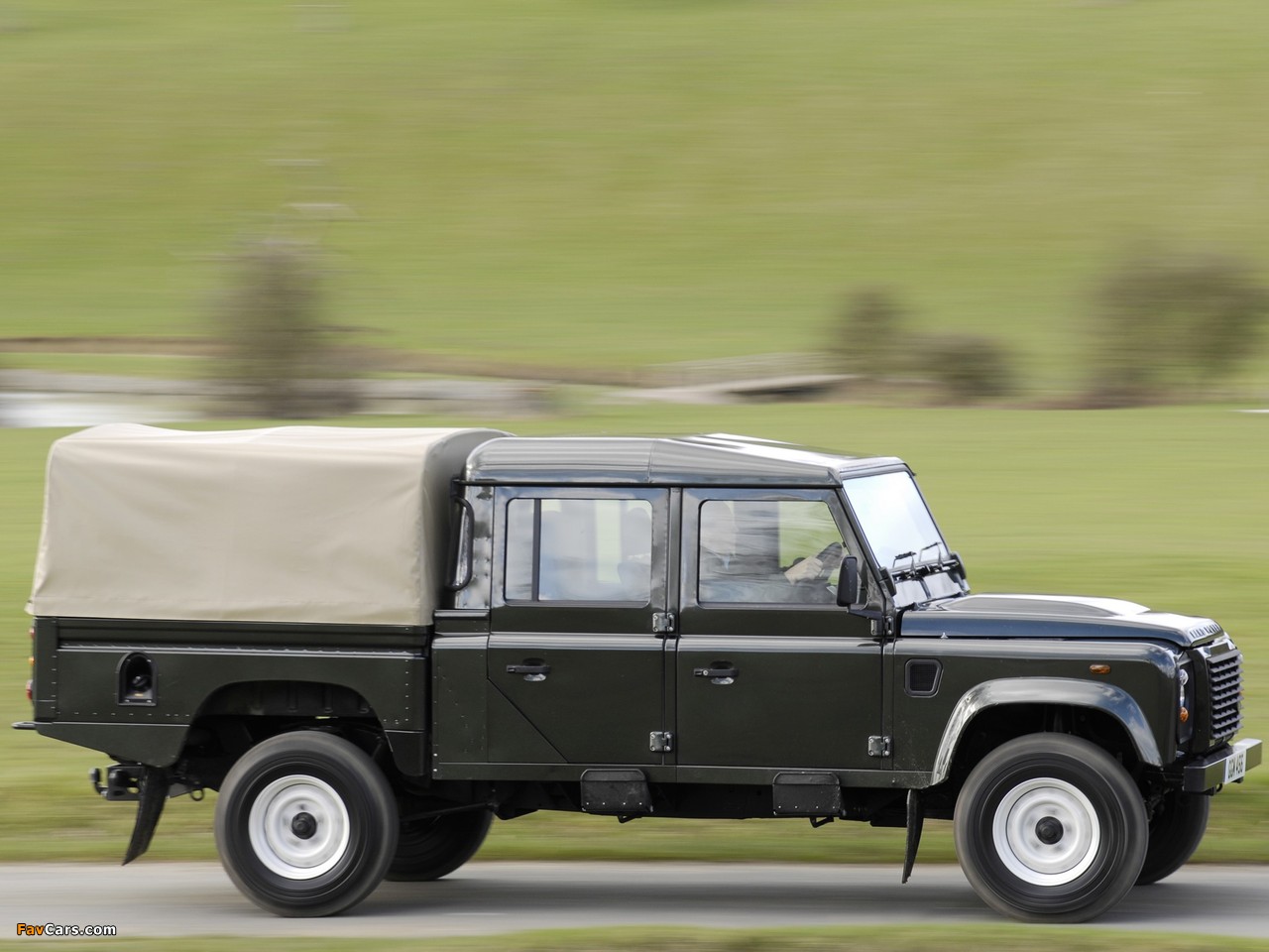 Land Rover Defender 130 Double Cab High Capacity Pickup UK-spec 2007 photos (1280 x 960)