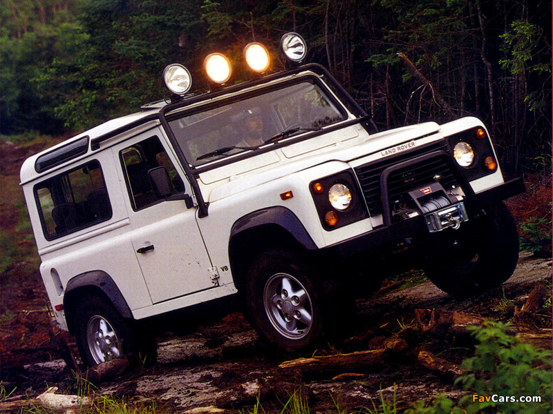 Land Rover Defender 90 NAS Station Wagon 1993–97 pictures (800 x 600)