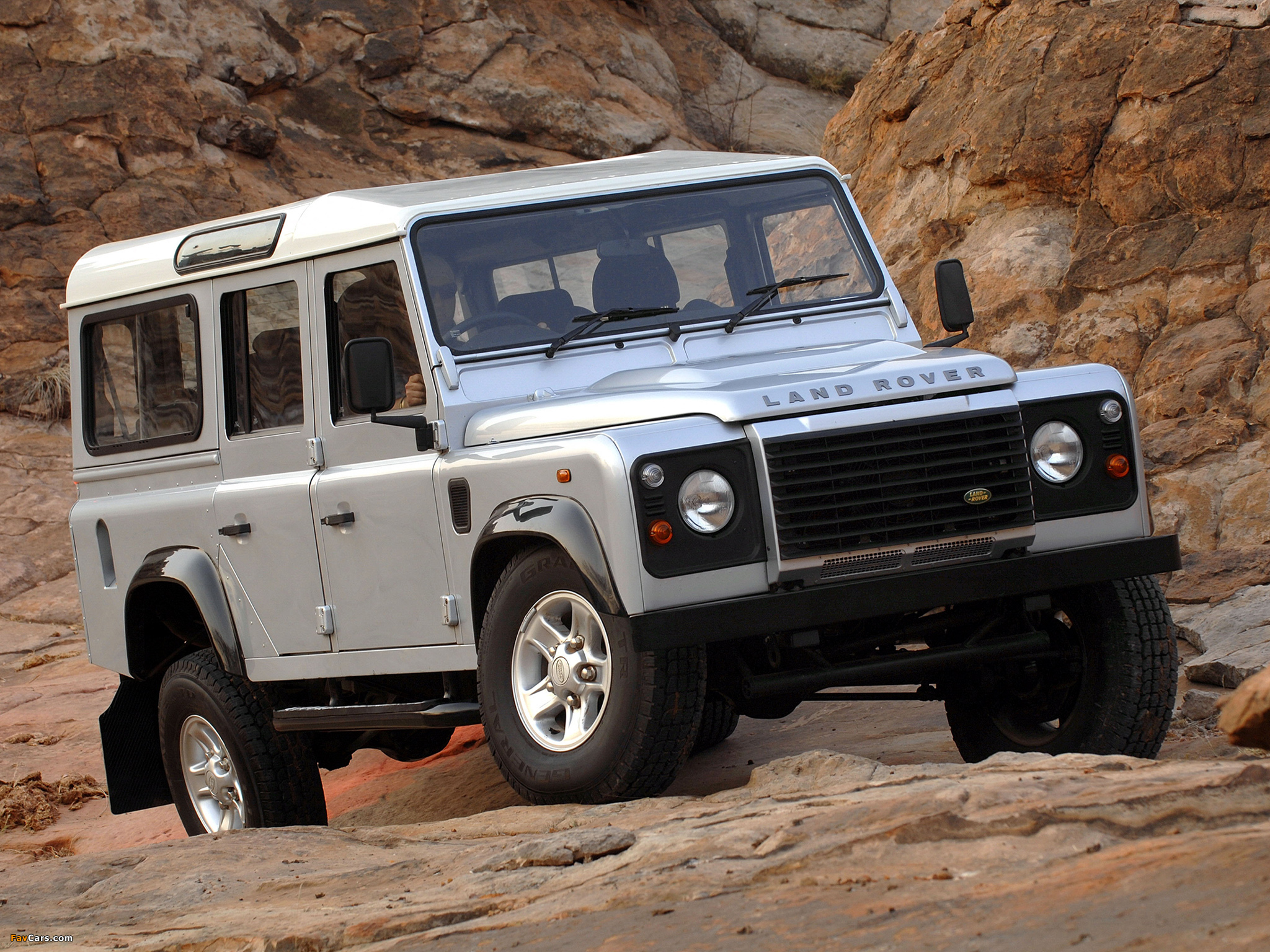 Pictures of Land Rover Defender 110 Station Wagon ZA-spec 2007 (2048 x 1536)