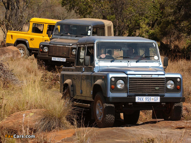 Land Rover Defender 110 Double Cab Pickup ZA-spec 1990–2007 wallpapers (640 x 480)
