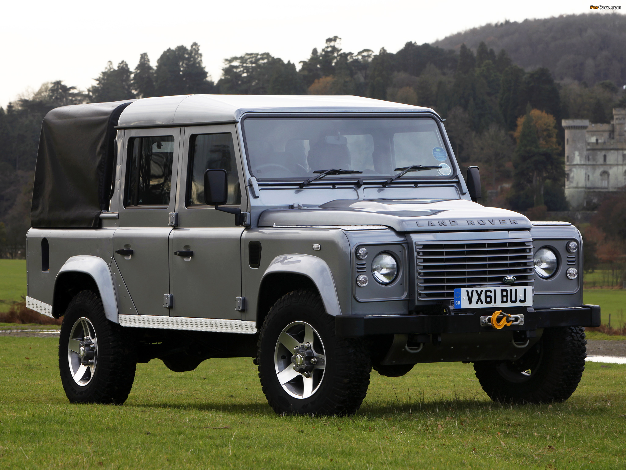Land Rover Defender 110 Double Cab Pickup UK-spec 2007 wallpapers (2048 x 1536)